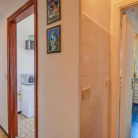 Cozy In With House Sea View مونيلّي